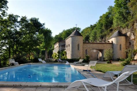 The best available hotels & places to stay near Cambes, France.